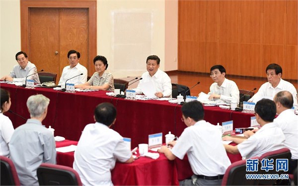 9月9日,中共中央總書(shū)記、國(guó)家主席、中央軍委主席習(xí)近平來(lái)到北京師范大學(xué)看望教師學(xué)生,向全國(guó)廣大教師和教育工作者致以崇高的節(jié)日敬禮和祝賀。這是習(xí)近平同學(xué)校師生代表進(jìn)行座談。